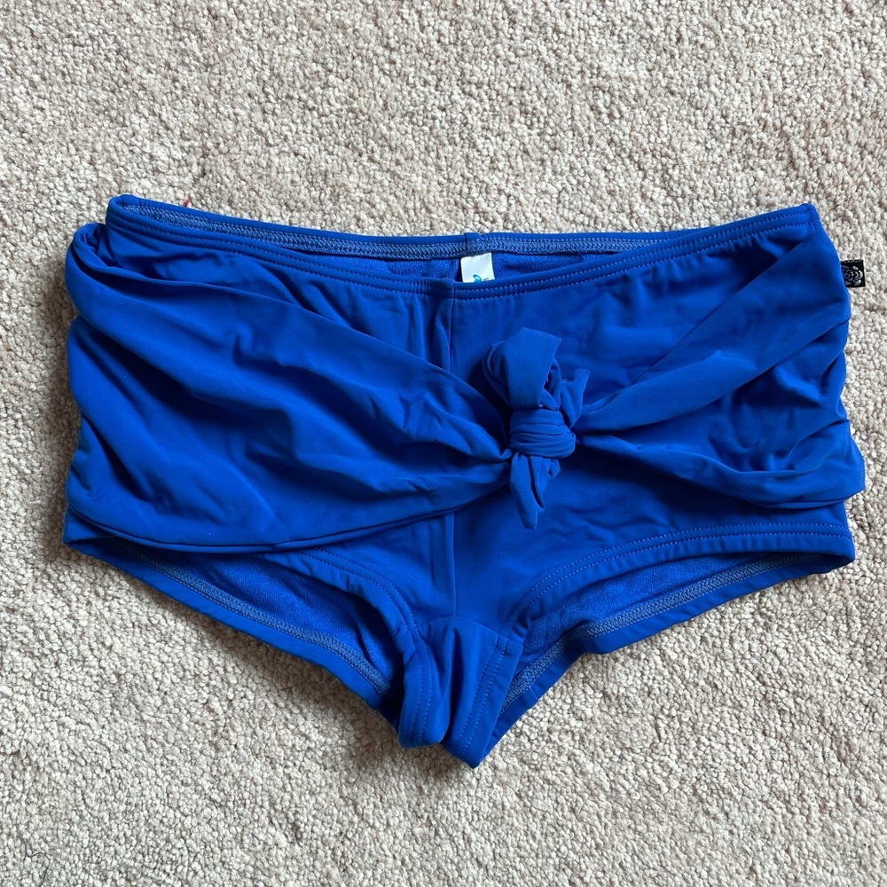 Swim shorts with bow tie front